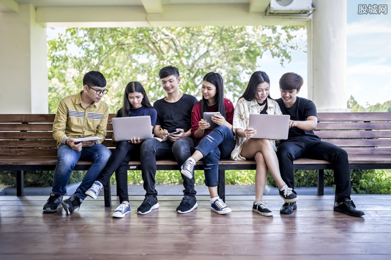 越来越多留学生回国