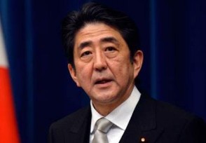 张召忠评价安倍晋三 打一场球损失了数百亿美元