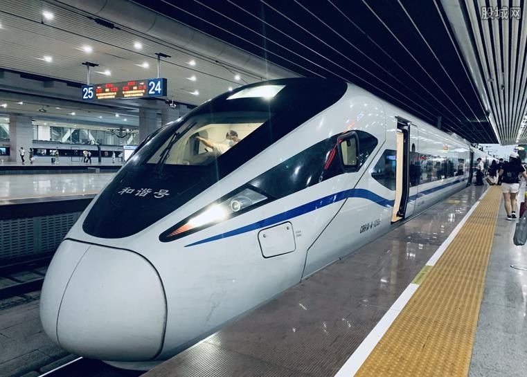 京沪高铁商务座最高涨250元 将于年底实施
