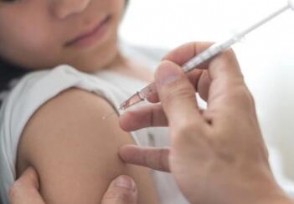 钟南山鼓励老年人及早打新冠疫苗 有效做到早期预防