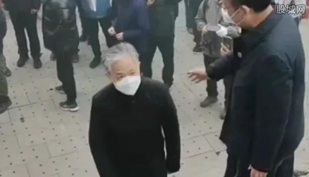 游客在黄山偶遇汪文斌