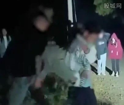 男子看网传视频发现儿子被霸凌
