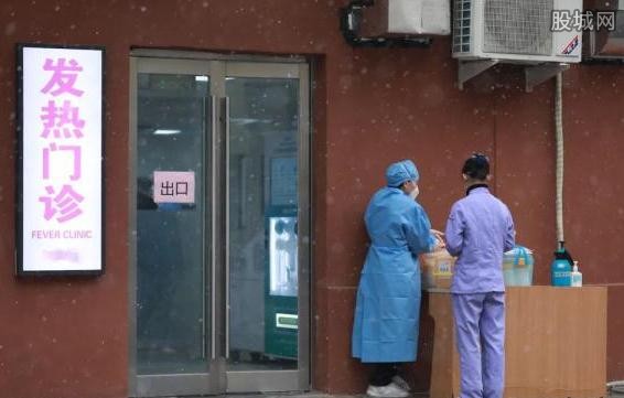 在一个多月内或达到感染高峰