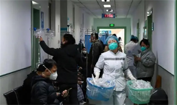 35岁设计师“白肺”住进ICU!