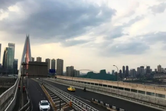 重庆首次超越这座一线城市成为GDP“第四城”