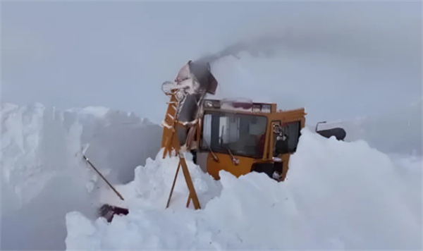 新疆雪崩积雪最深处超5米 新疆雪崩打通了吗