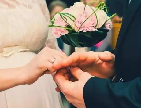 韩一国企考虑给不婚员工发非婚礼金 该规定引发争议